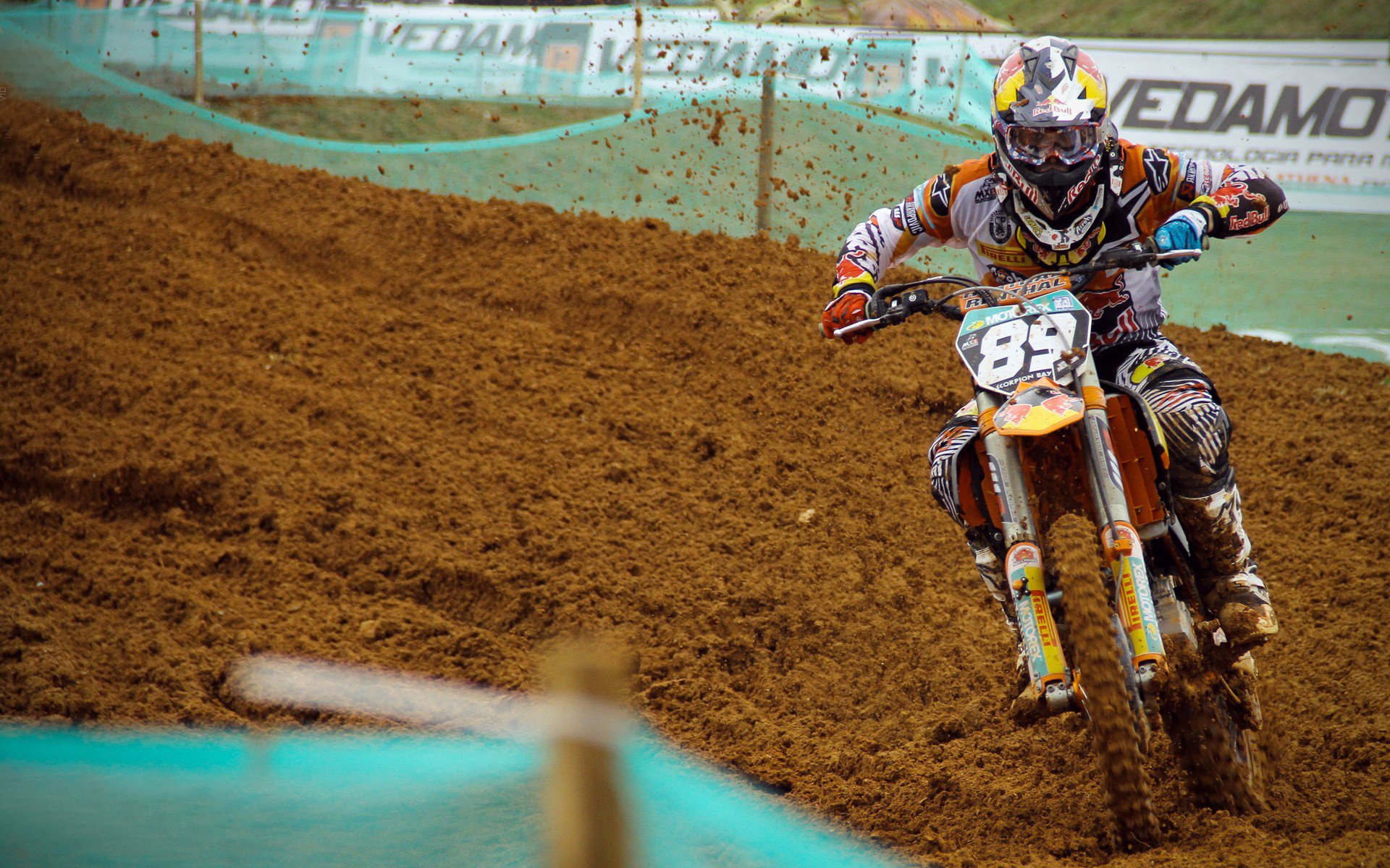 开云体育视频直播-F1 2024 最疯狂预言,哈斯绝杀雷诺,拉塞尔孤独统治全场